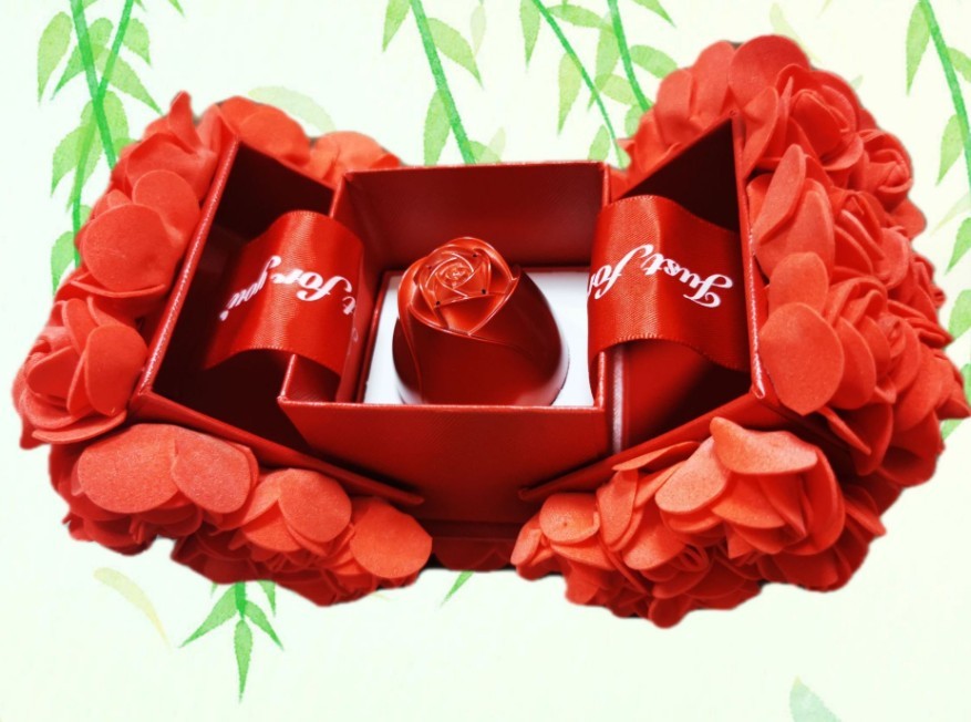 Valentine's Day Metal Rose Gift Set - Crystal Necklace with Gift Box
